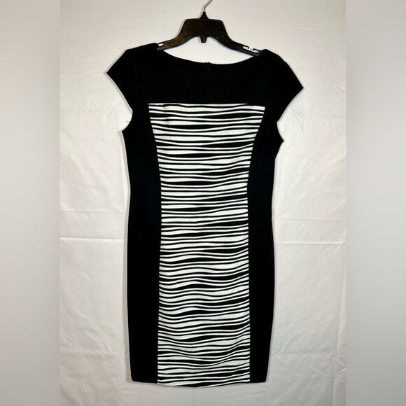 Roz & Ali Slimming Black and white striped cap sleeve knee length bodycon dress - Picture 2 of 10
